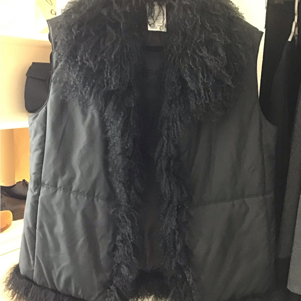 Elegant Black Women's Fur-Trimmed Vest